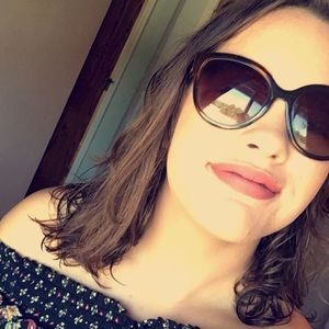 Meet your Posher, Olivia